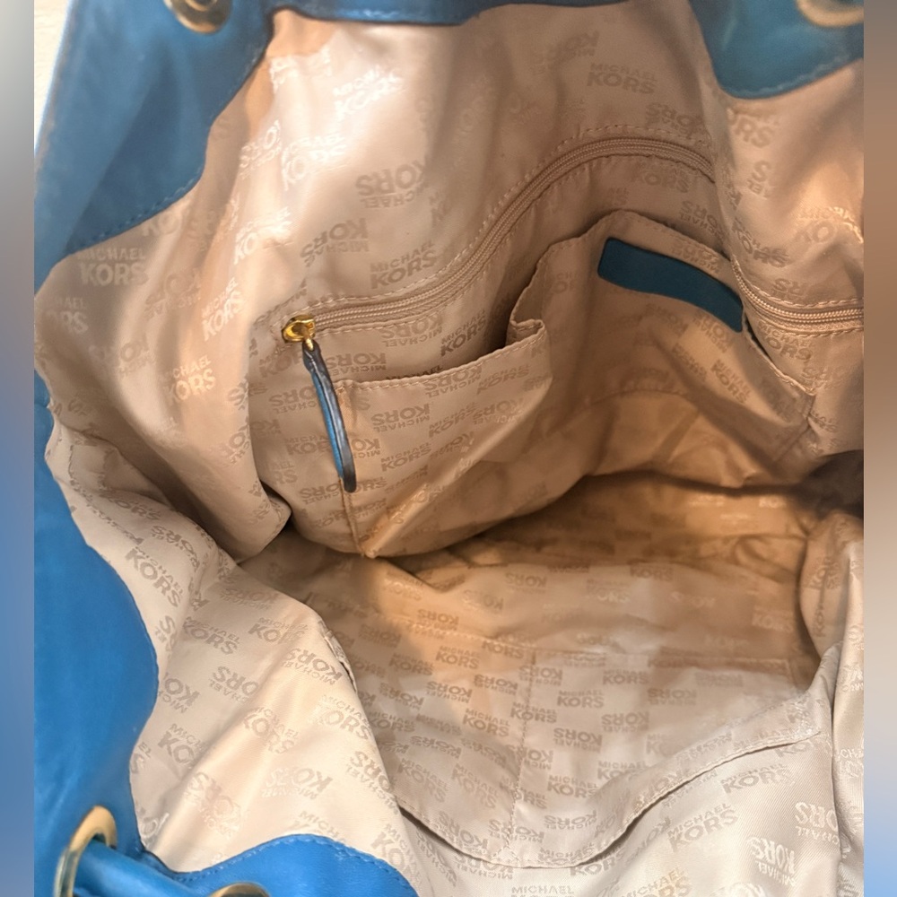 Michael Kors EUC Turquoise Frankie
Pebbled Leather Drawstring
Shoulder Bag - Picture 13 of 13